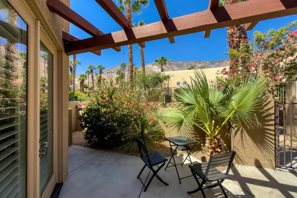 222 Canyon Circle #5 Palm Springs, CA 92264