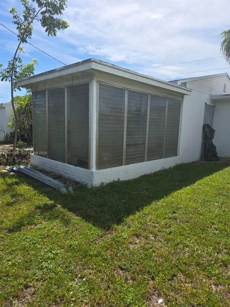 921 NE 163rd St North Miami Beach, FL 33162