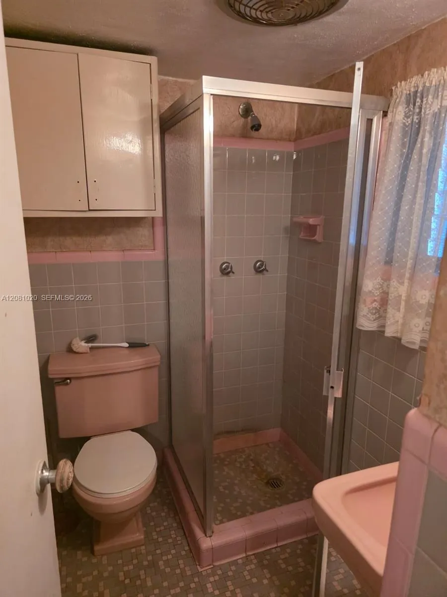 921 NE 163rd St North Miami Beach, FL 33162