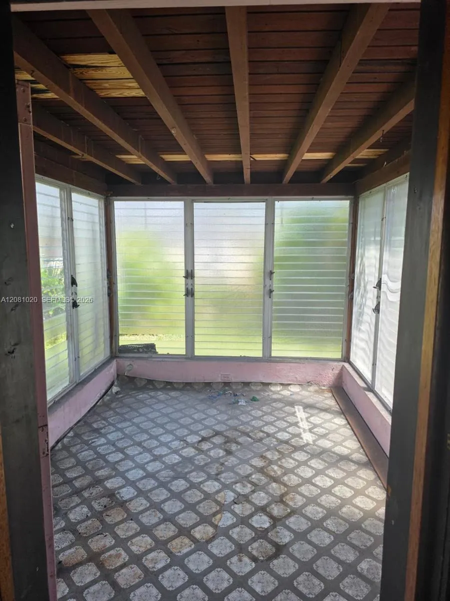 921 NE 163rd St North Miami Beach, FL 33162