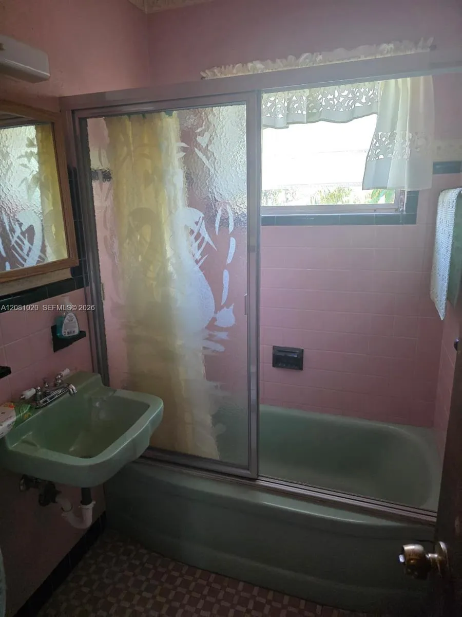 921 NE 163rd St North Miami Beach, FL 33162