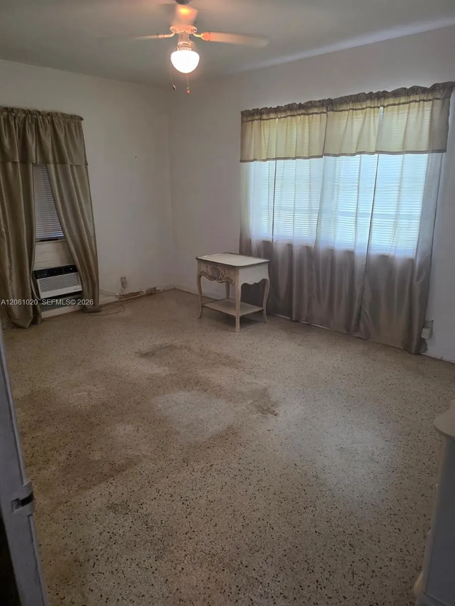 921 NE 163rd St North Miami Beach, FL 33162
