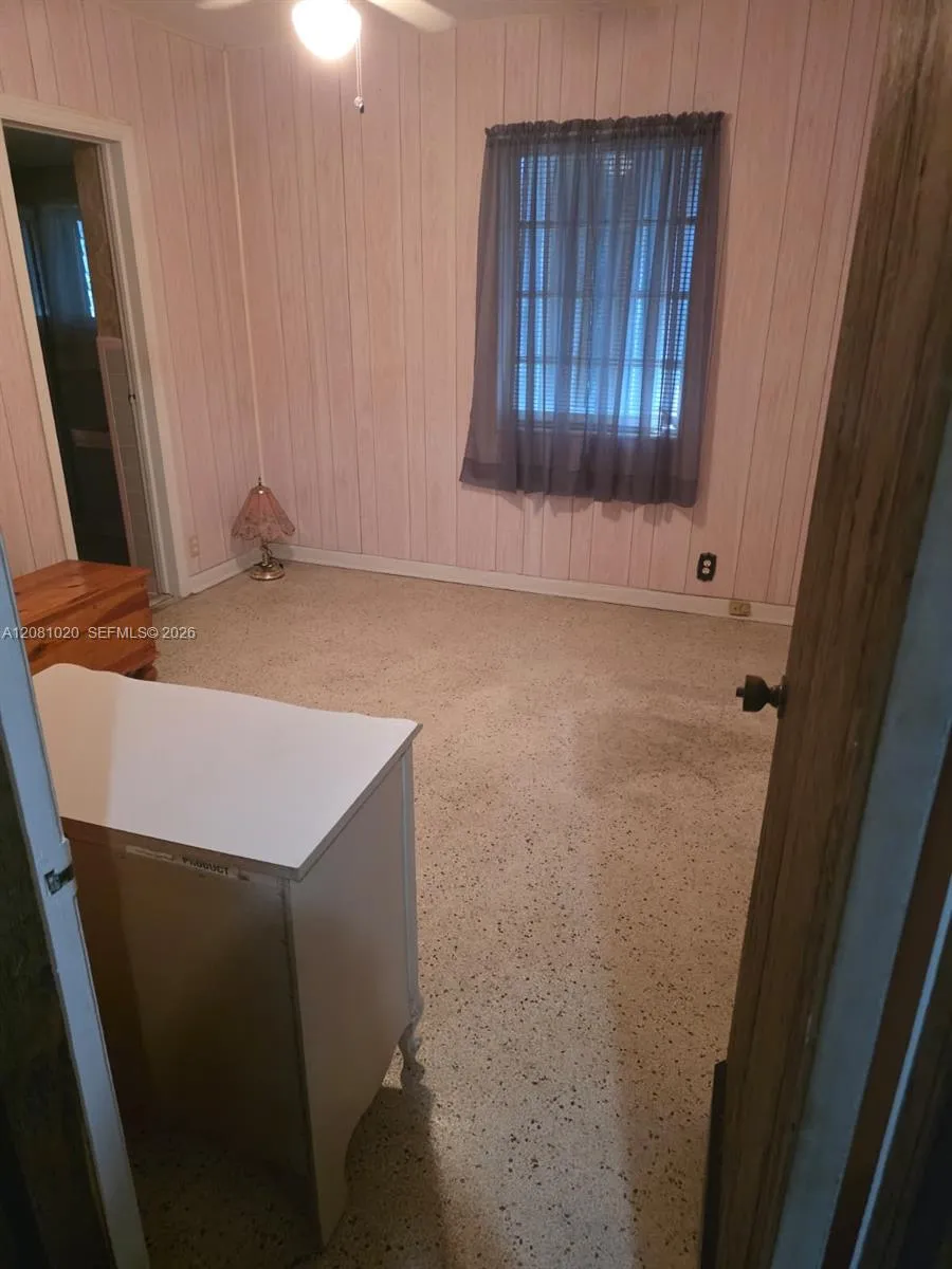 921 NE 163rd St North Miami Beach, FL 33162