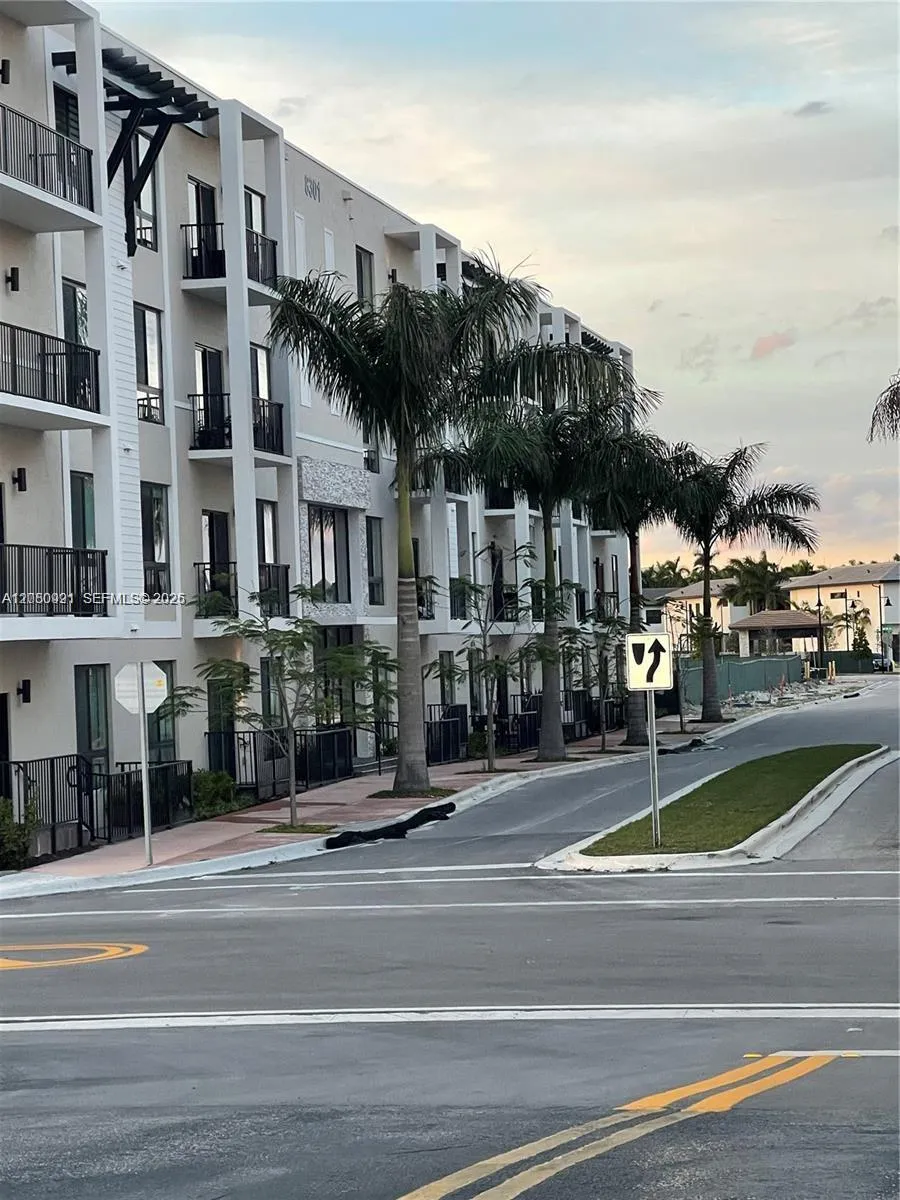 8265 NW 41st St #C-305 Doral, FL 33166