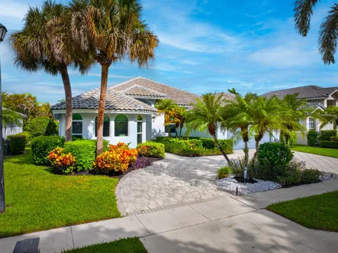 7690 La Corniche Circle