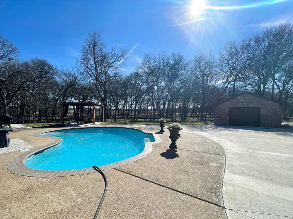 286 W Ridge Street Decatur, TX 76234