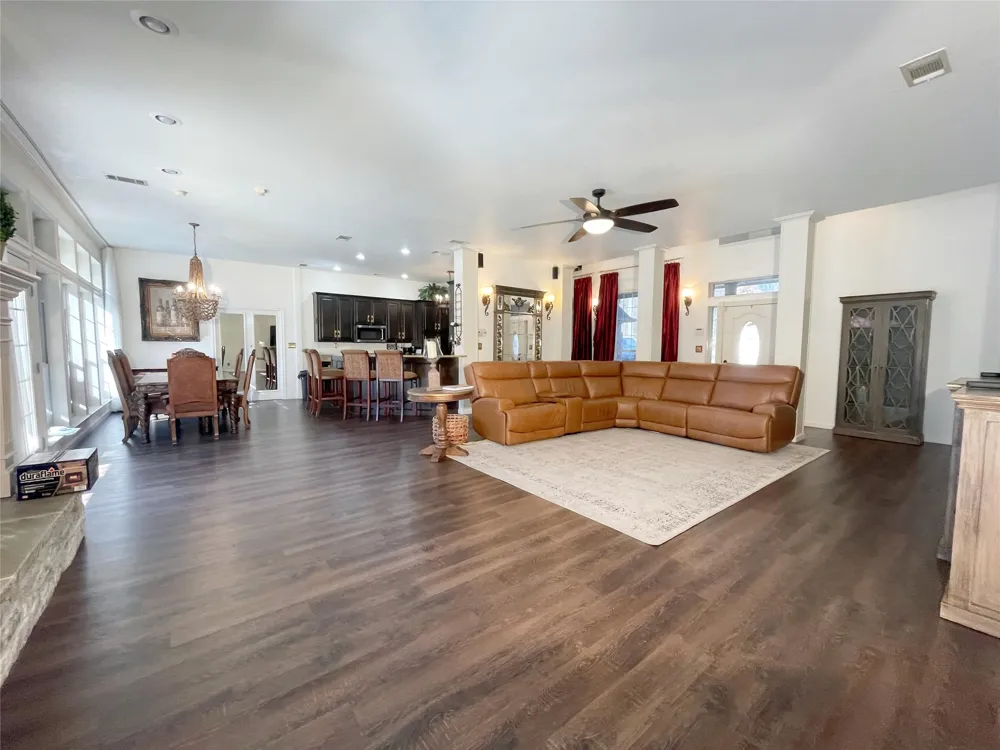 286 W Ridge Street Decatur, TX 76234