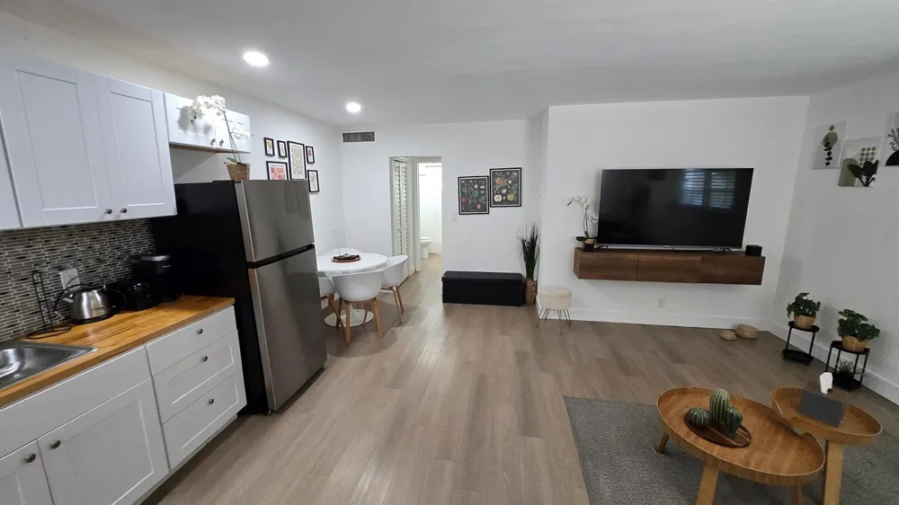 704 NE 8th Street #5 Hallandale Beach, FL 33009