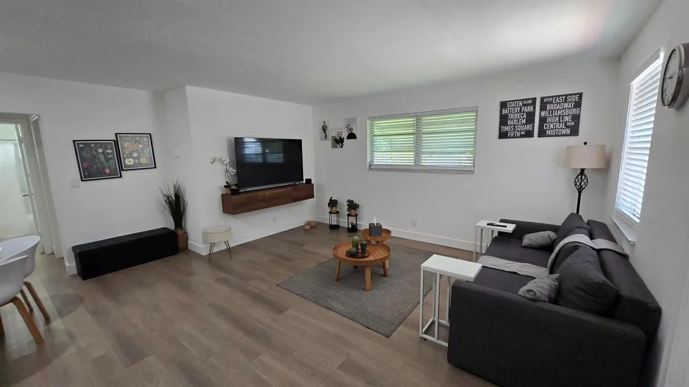 704 NE 8th Street #5 Hallandale Beach, FL 33009