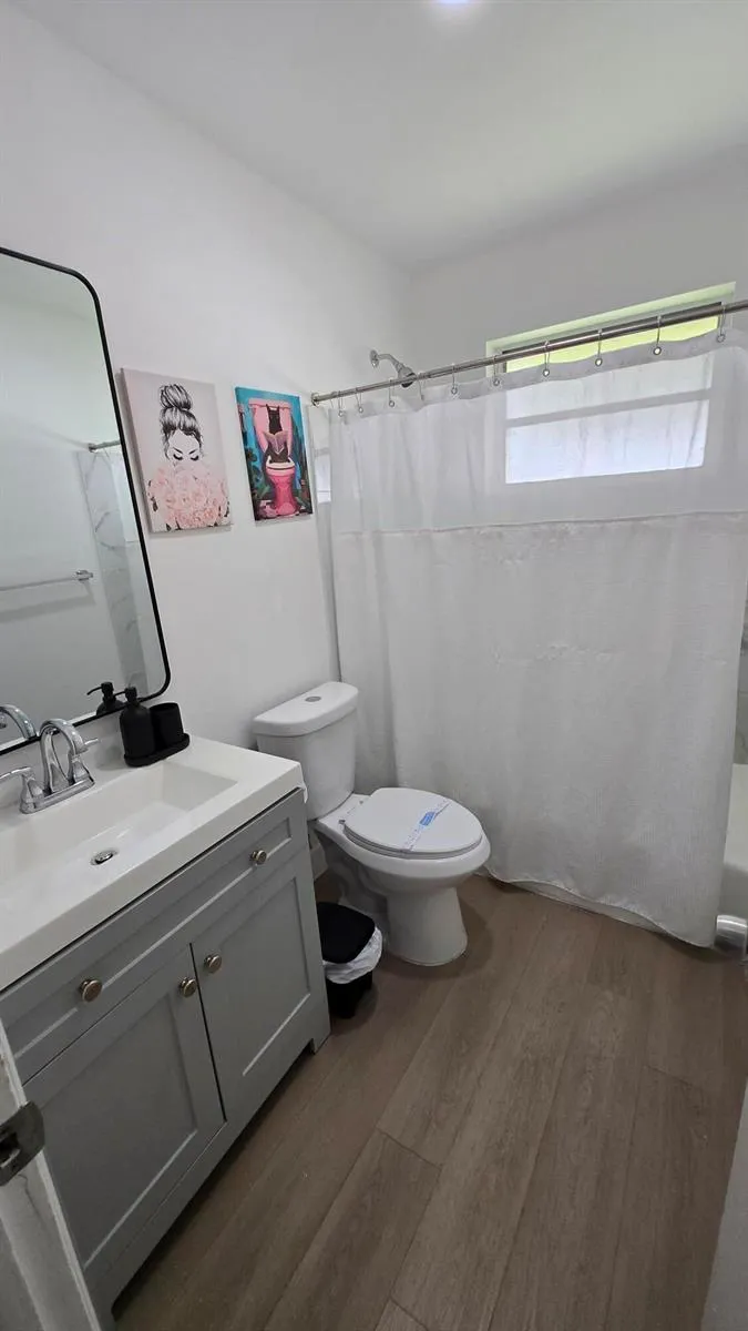 704 NE 8th Street #5 Hallandale Beach, FL 33009