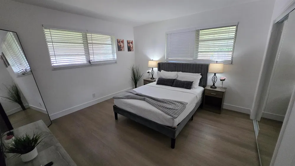 704 NE 8th Street #5 Hallandale Beach, FL 33009