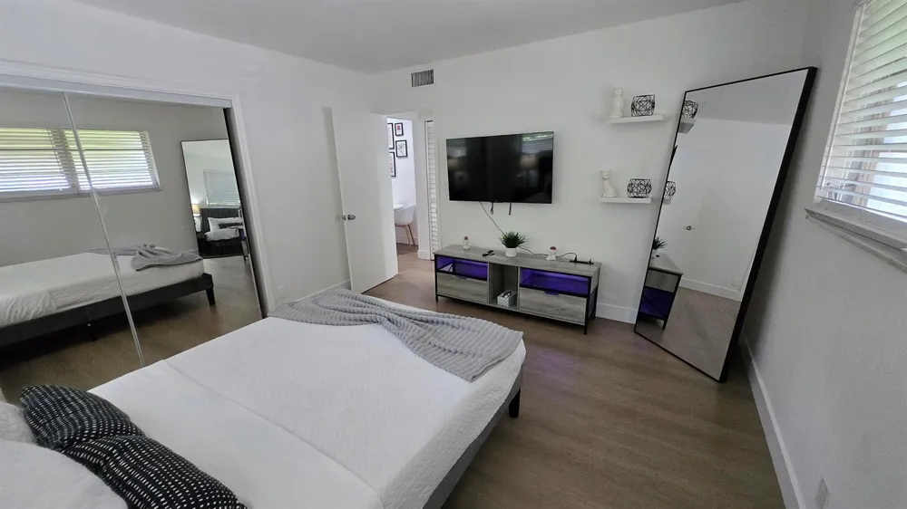 704 NE 8th Street #5 Hallandale Beach, FL 33009