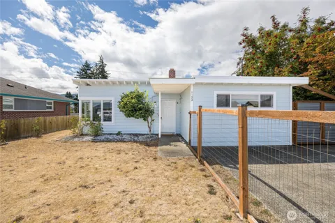 1122 W 5th Street