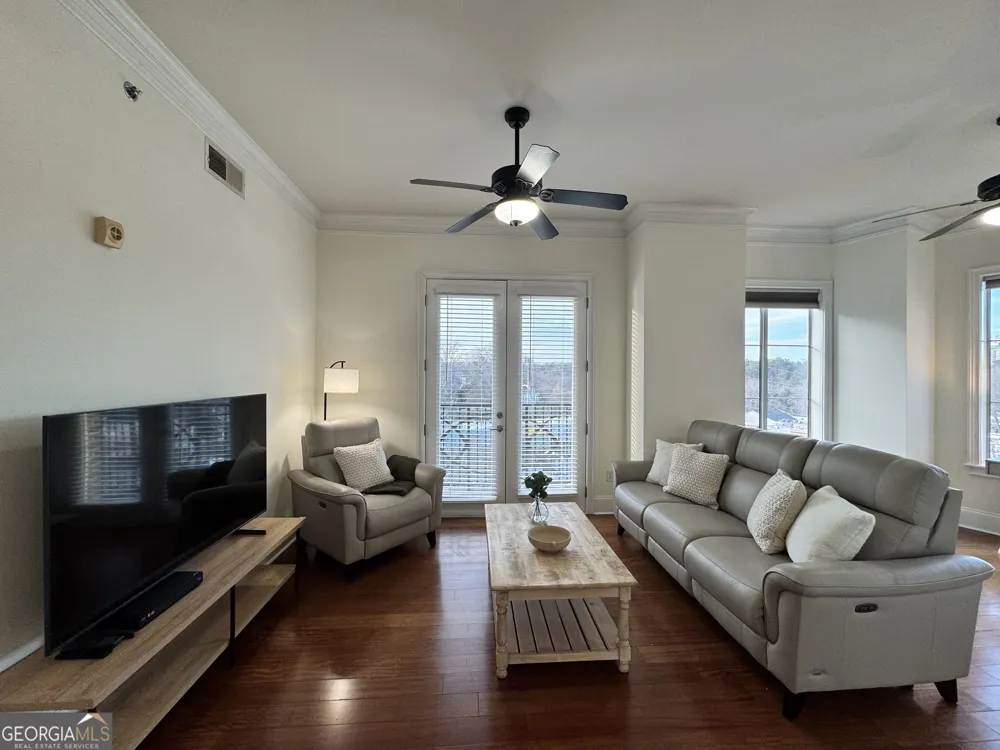 2277 Peachtree RD NE Atlanta, GA 30309