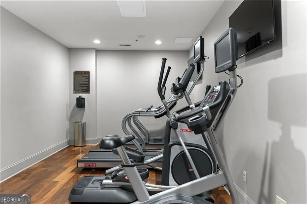 2277 Peachtree RD NE Atlanta, GA 30309
