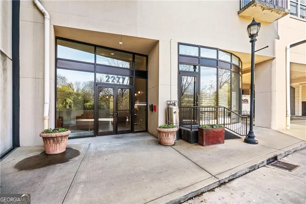 2277 Peachtree RD NE Atlanta, GA 30309