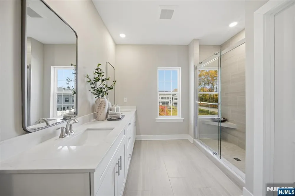 5 Pimlico Place Oakland, NJ 07436