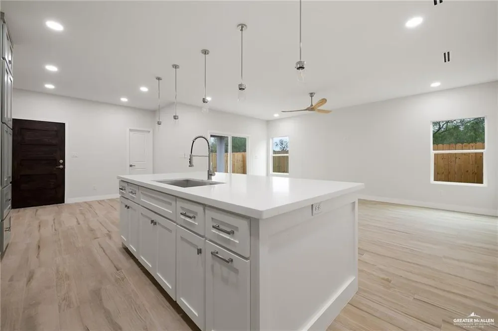 2615 E Solar Drive Mission, TX 78574