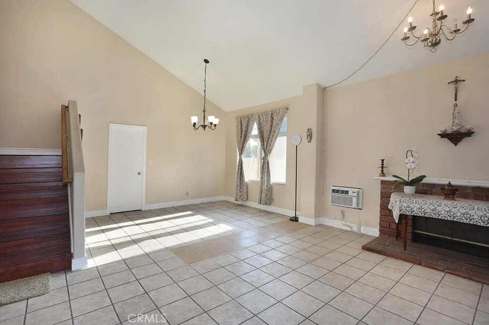 5214 W 3rd Santa Ana, CA 92703