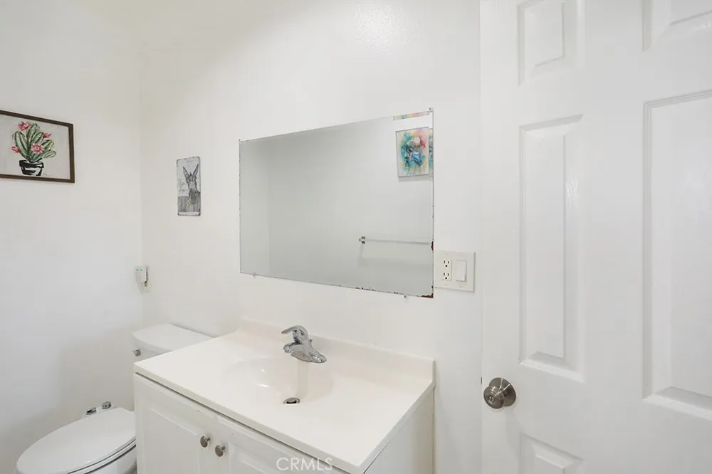 5214 W 3rd Santa Ana, CA 92703