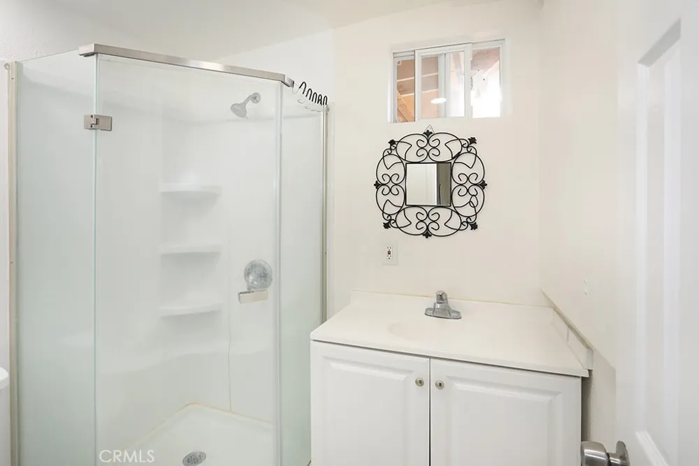 5214 W 3rd Santa Ana, CA 92703