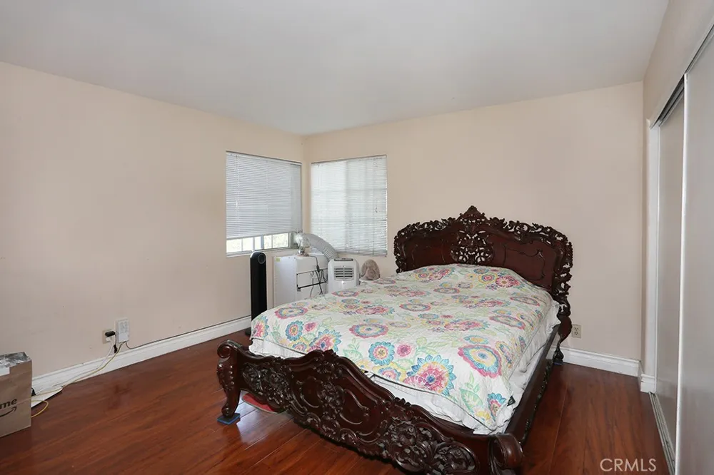 5214 W 3rd Santa Ana, CA 92703