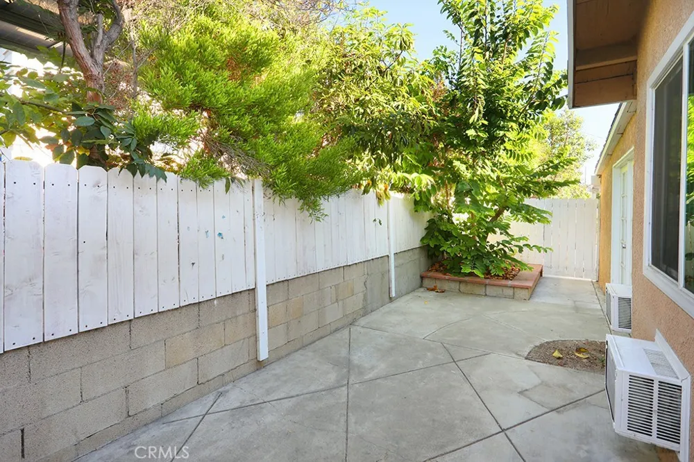 5214 W 3rd Santa Ana, CA 92703