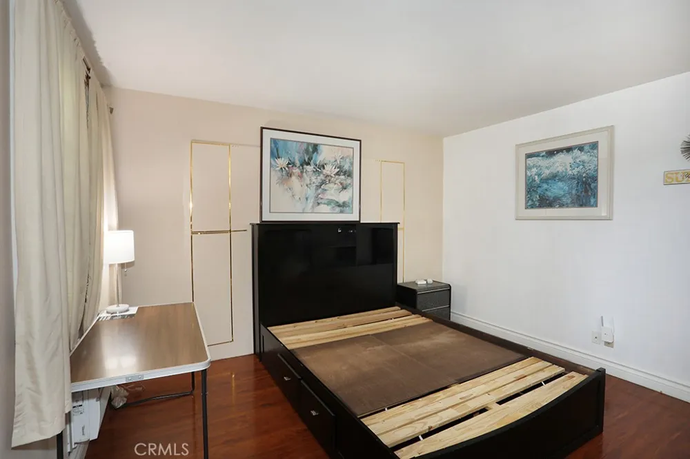 5214 W 3rd Santa Ana, CA 92703