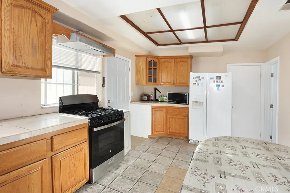 5214 W 3rd Santa Ana, CA 92703