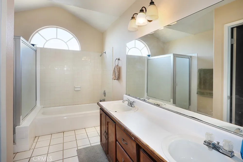 5214 W 3rd Santa Ana, CA 92703