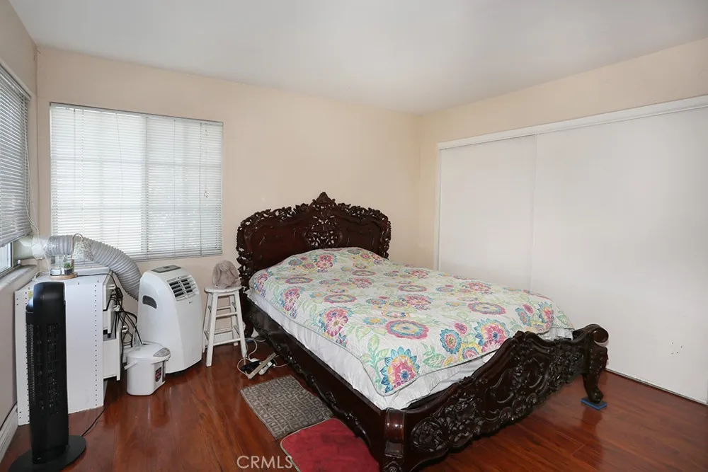 5214 W 3rd Santa Ana, CA 92703