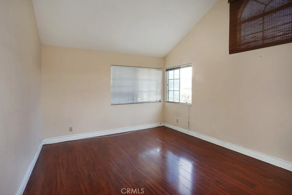 5214 W 3rd Santa Ana, CA 92703