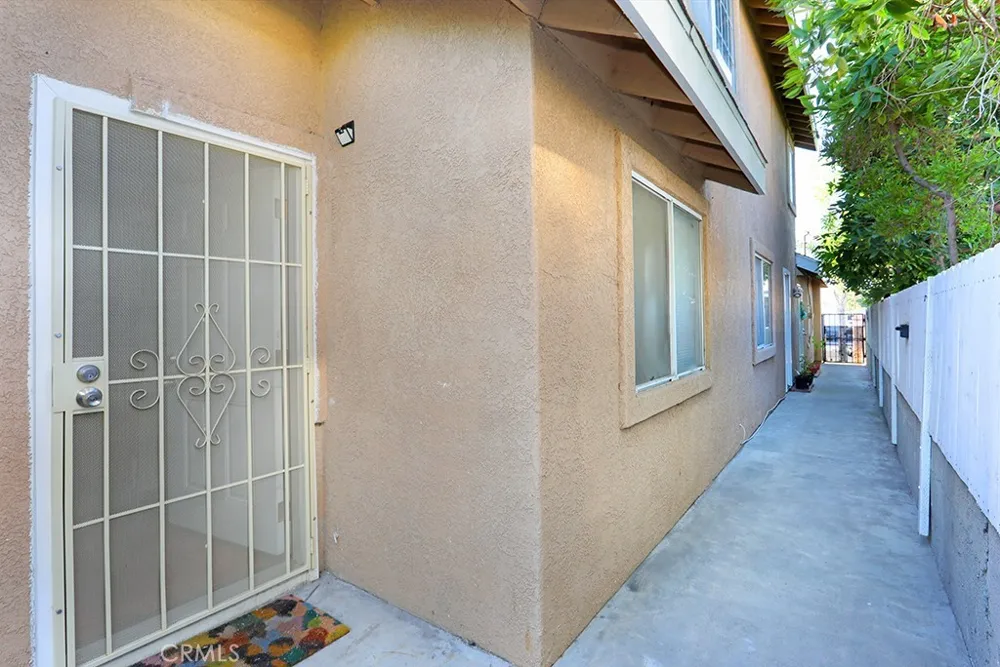 5214 W 3rd Santa Ana, CA 92703