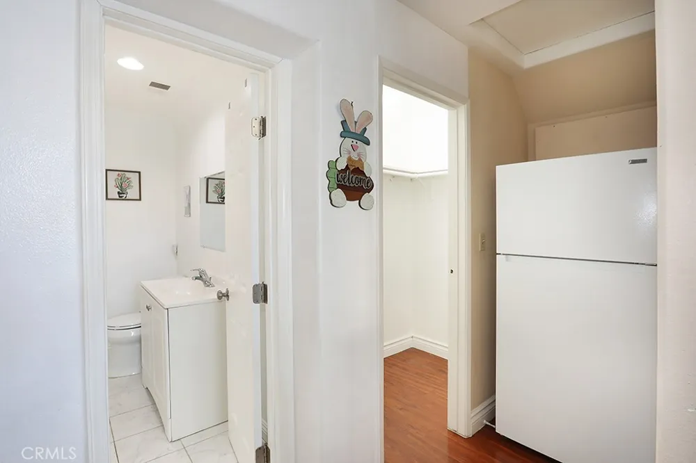 5214 W 3rd Santa Ana, CA 92703