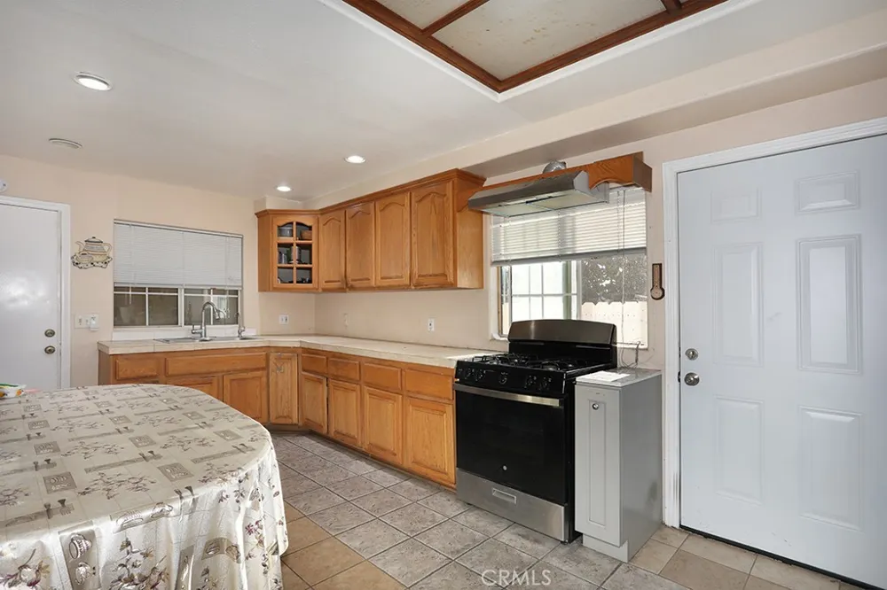 5214 W 3rd Santa Ana, CA 92703