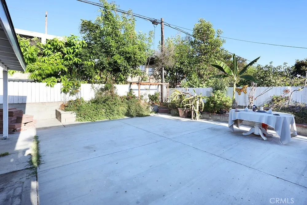 5214 W 3rd Santa Ana, CA 92703