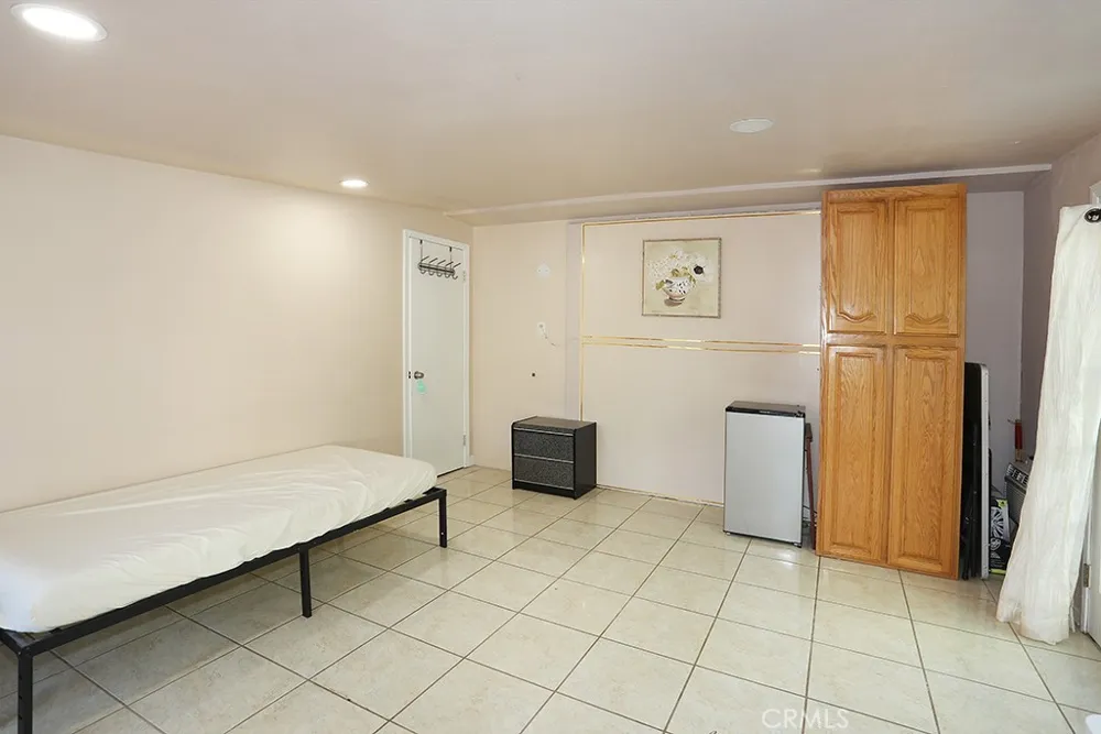 5214 W 3rd Santa Ana, CA 92703