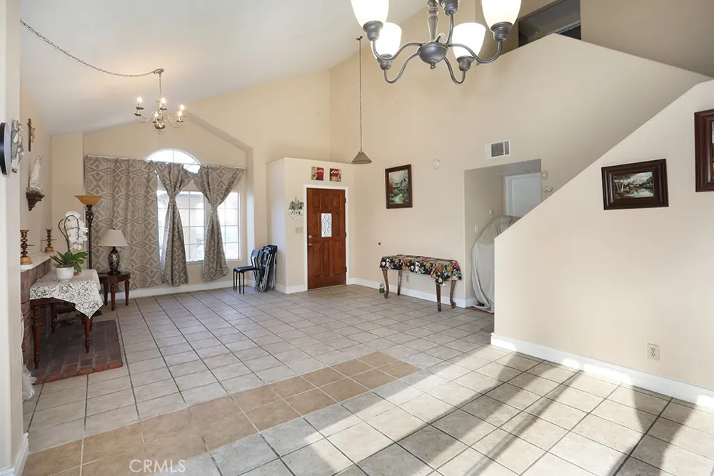 5214 W 3rd Santa Ana, CA 92703