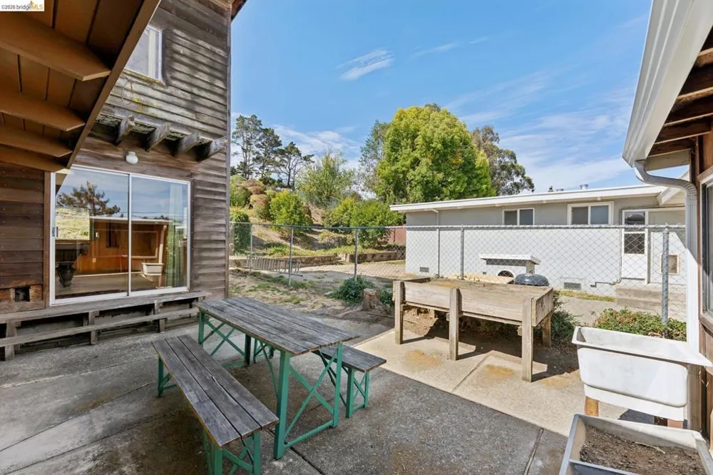 4380 Jana Vista El Sobrante, CA 94803