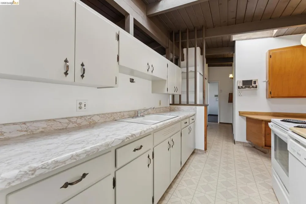 4380 Jana Vista El Sobrante, CA 94803
