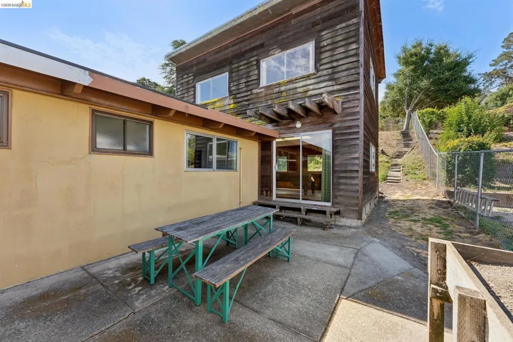 4380 Jana Vista El Sobrante, CA 94803