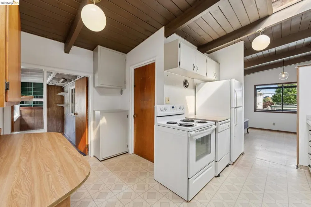 4380 Jana Vista El Sobrante, CA 94803