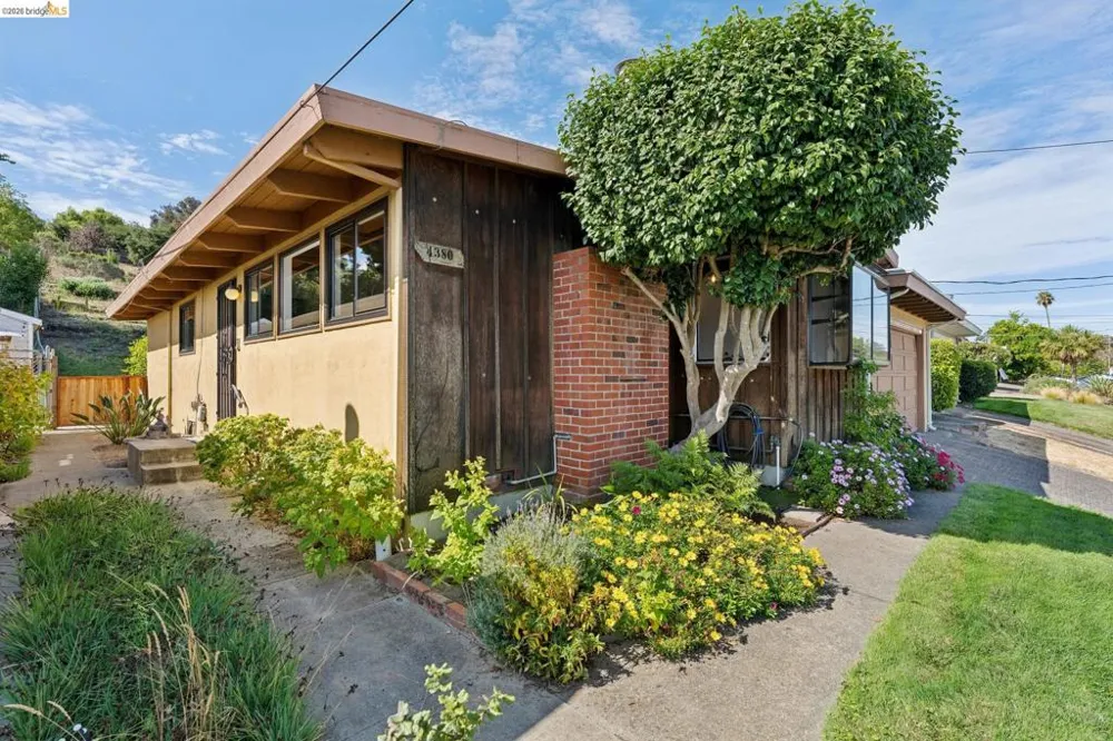 4380 Jana Vista El Sobrante, CA 94803