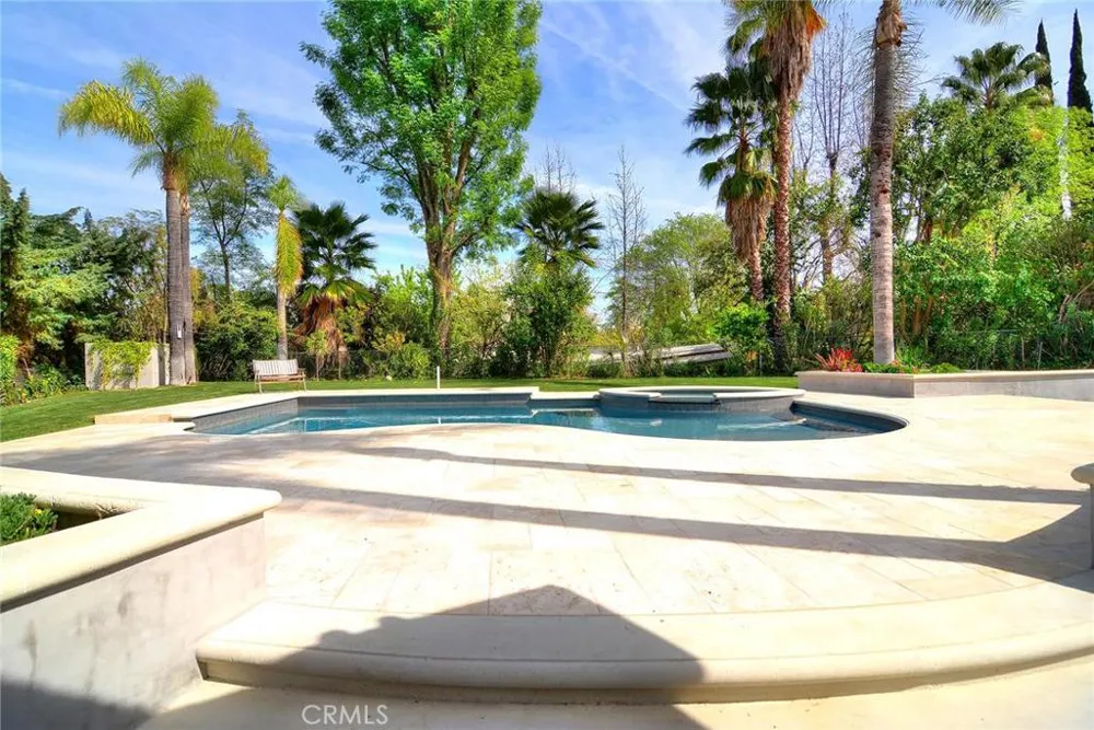 18843 Paseo Nuevo Drive Tarzana, CA 91356