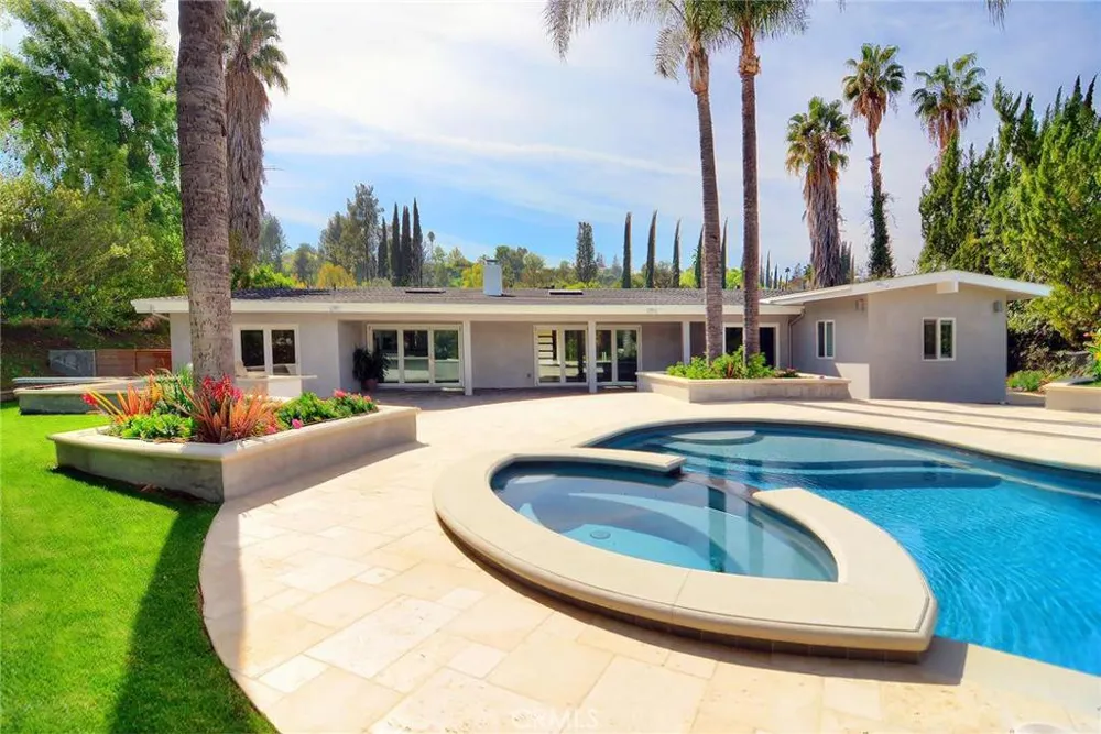 18843 Paseo Nuevo Drive Tarzana, CA 91356
