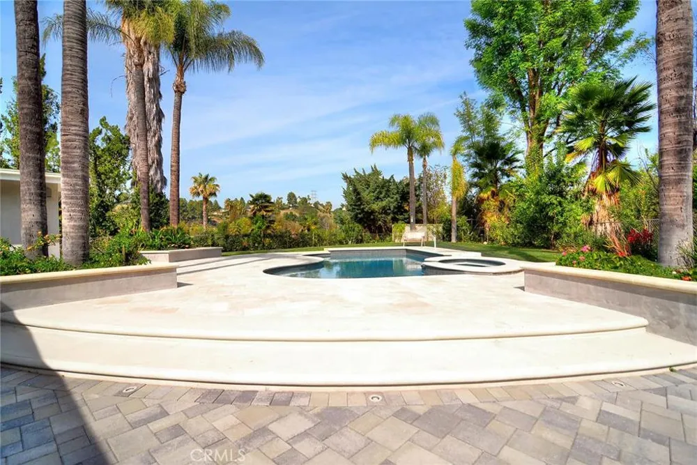 18843 Paseo Nuevo Drive Tarzana, CA 91356