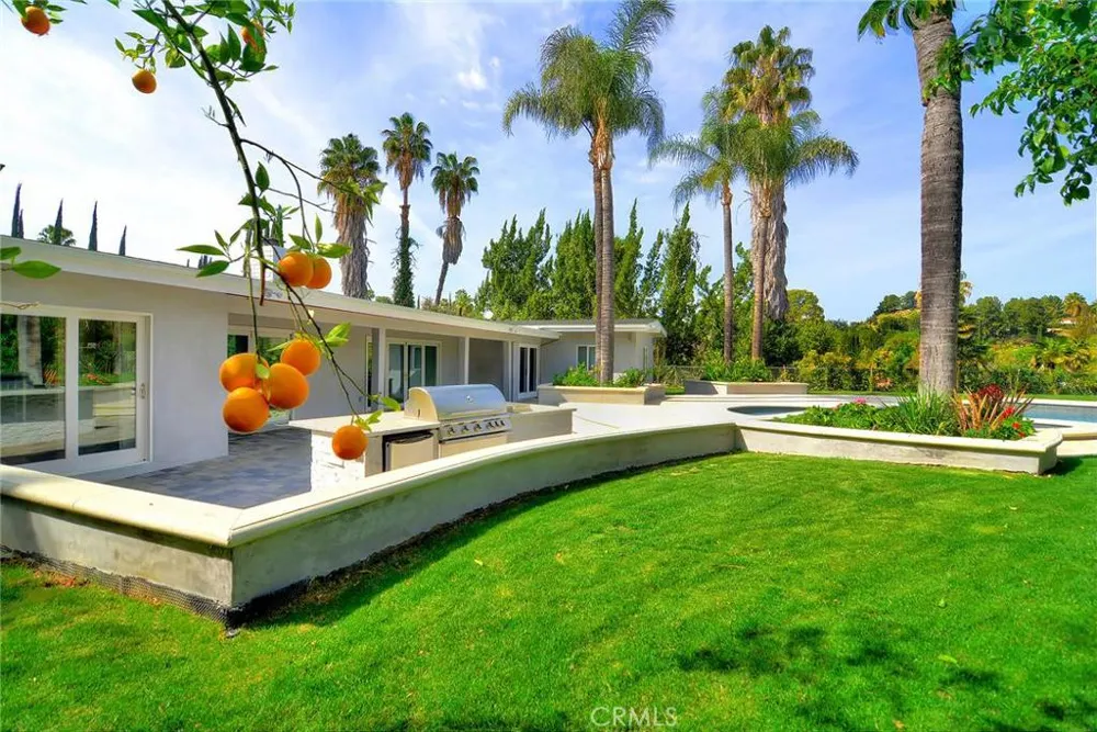 18843 Paseo Nuevo Drive Tarzana, CA 91356