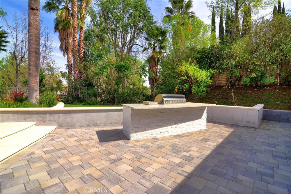18843 Paseo Nuevo Drive Tarzana, CA 91356