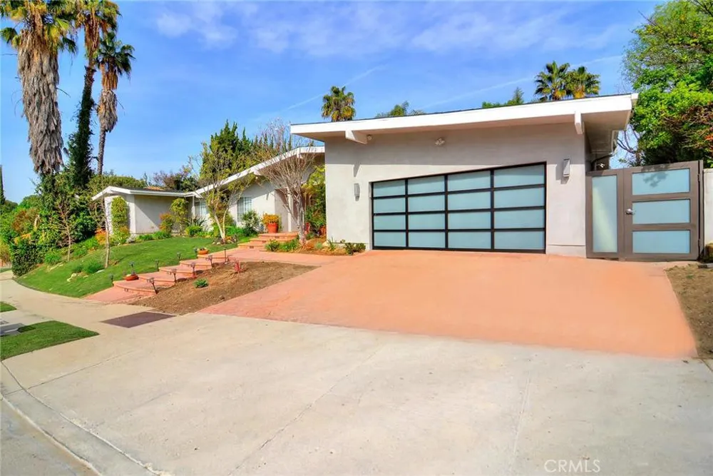 18843 Paseo Nuevo Drive Tarzana, CA 91356