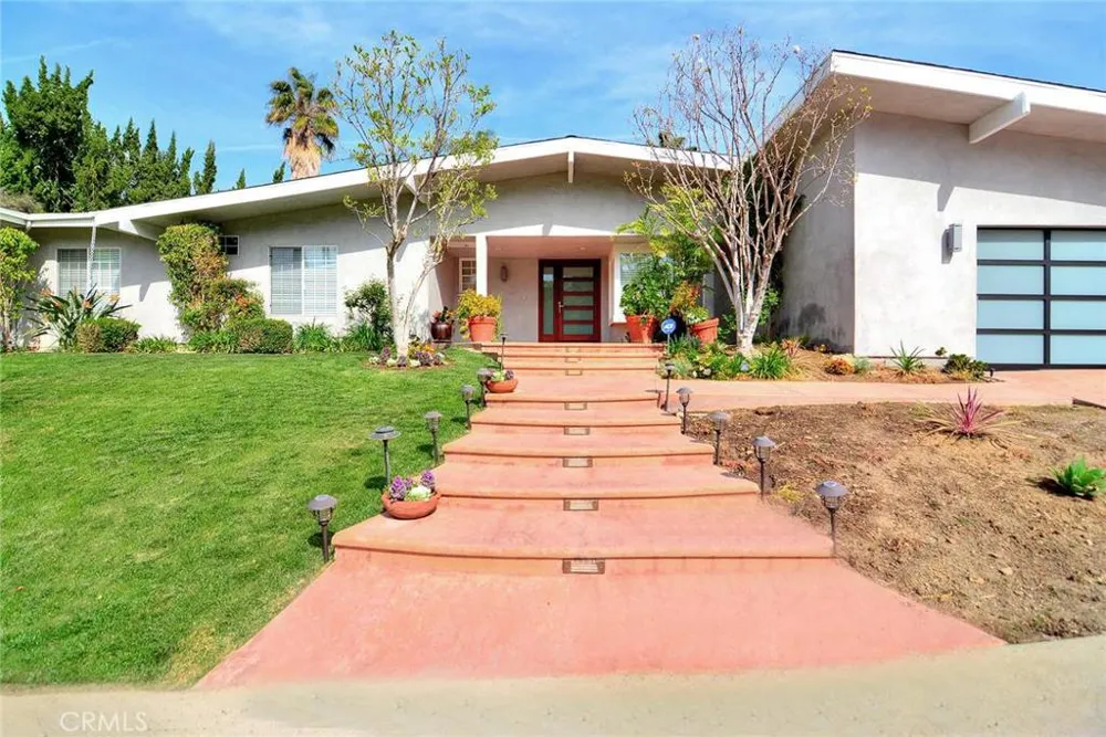18843 Paseo Nuevo Drive Tarzana, CA 91356